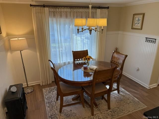 Chandelier, Dining room, Interior, Pendant Lights, Wood Texture Flooring