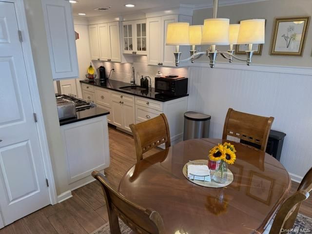 Chandelier, Dining room, Interior, Kitchen, Recessed Lighting, Wood Texture Flooring