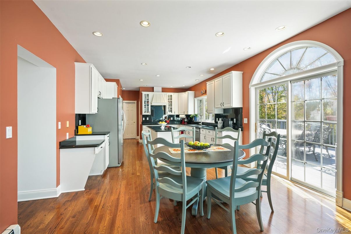 Dining room, Interior, Kitchen, Recessed Lighting, Stainless Steel Appliances, Wood Texture Flooring