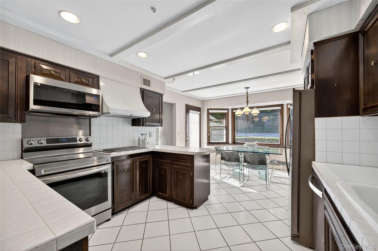 Dining room, Interior, Kitchen, Pendant Lights, Recessed Lighting, Stainless Steel Appliances, Tile Countertops