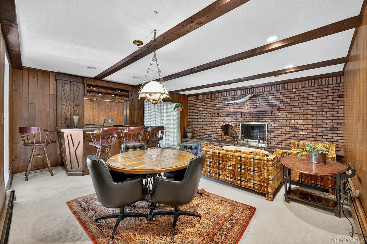 Dining room, Interior, Pendant Lights, Recessed Lighting, Stone Walls, Wooden Beams, Wooden Walls
