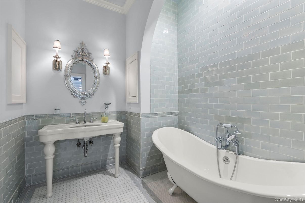 Bathroom, Free Standing Baths, Interior