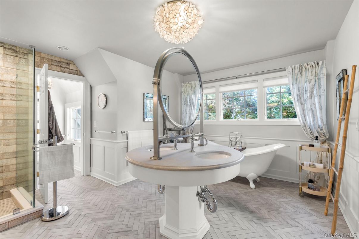 Bathroom, Free Standing Baths, Interior