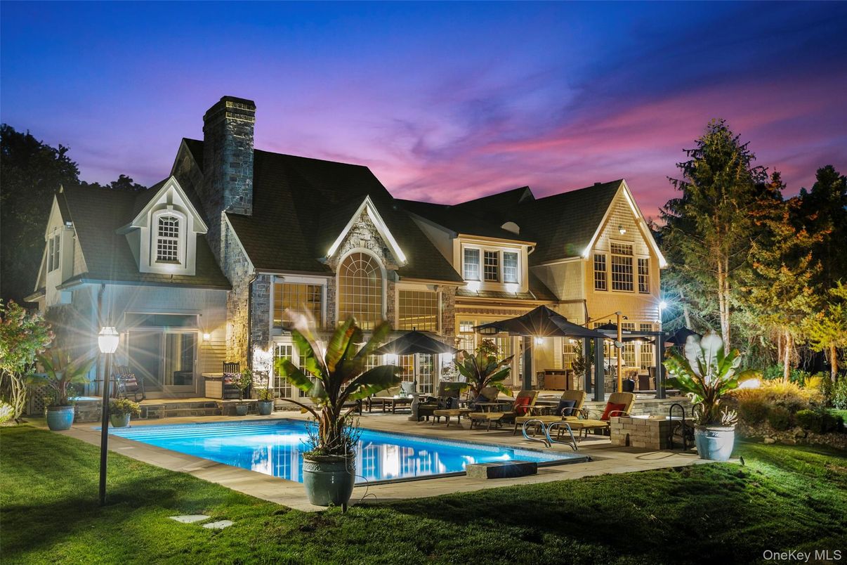 Exterior, Facade, Pool, Queen Anne Victorian