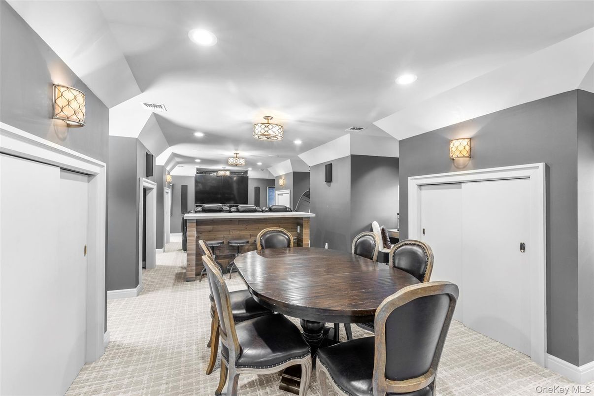 Dining room, Interior, Recessed Lighting