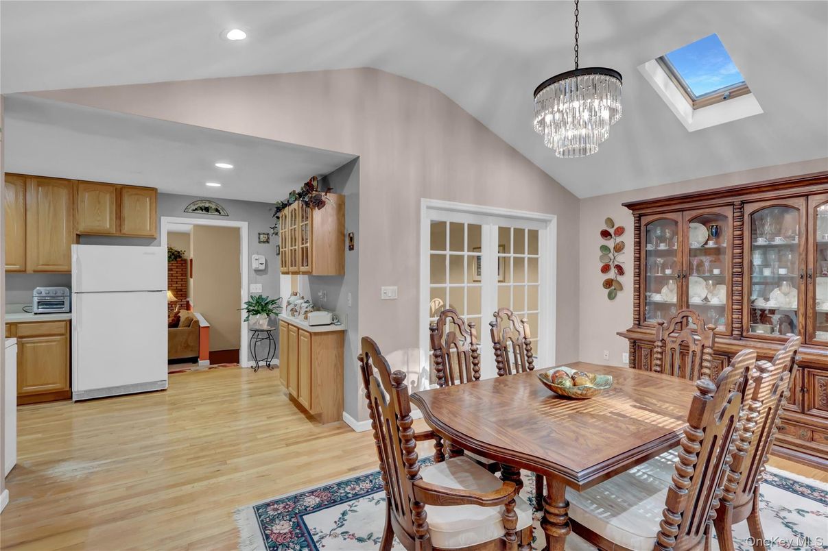 Chandelier, Dining room, Interior, Kitchen, Recessed Lighting, Wood Texture Flooring