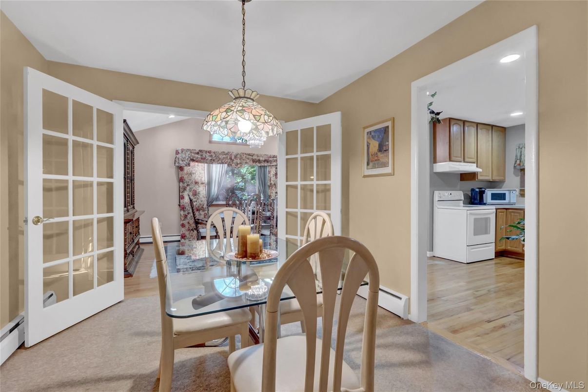 Dining room, Interior, Kitchen, Pendant Lights, Recessed Lighting, Wood Texture Flooring