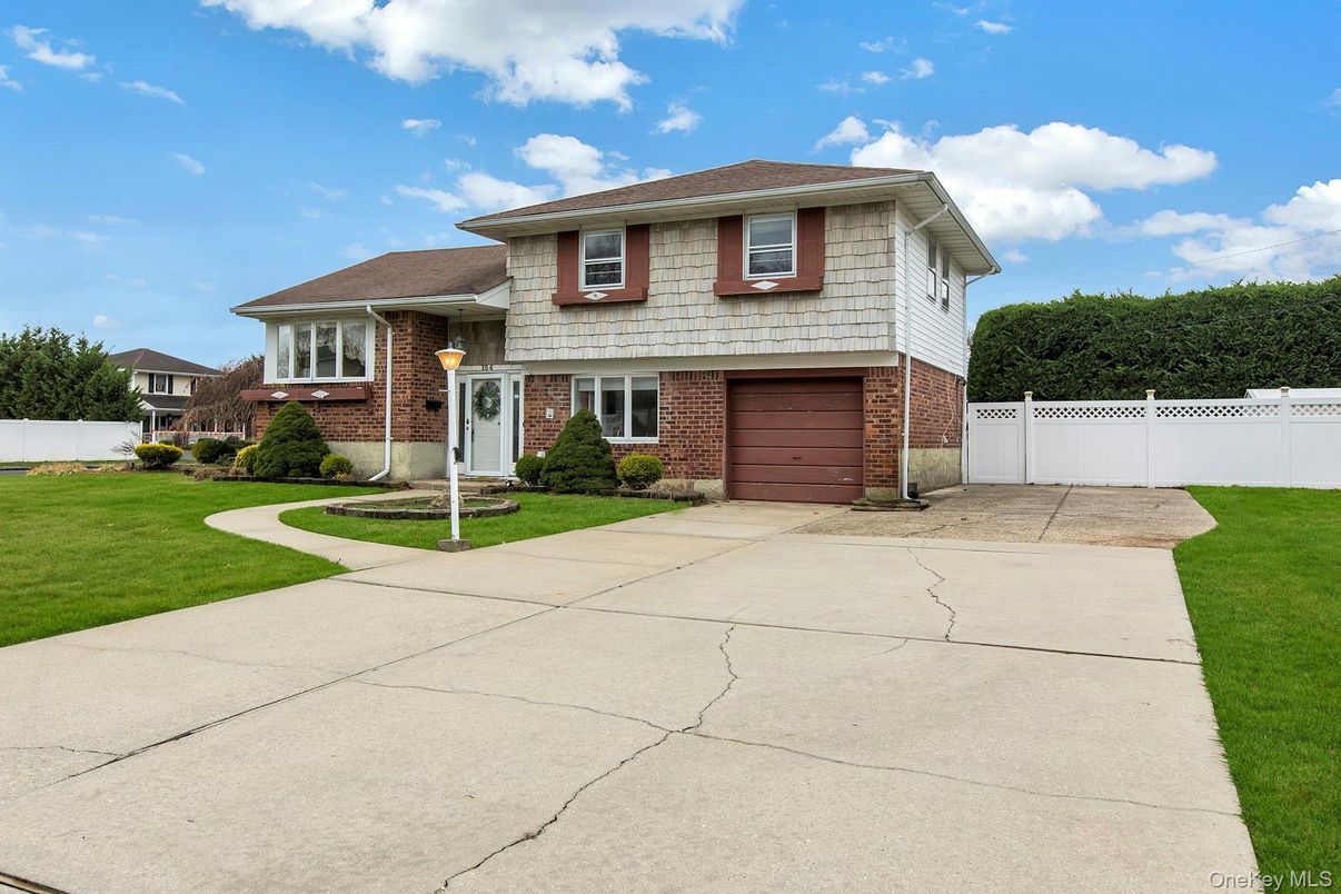 Attached, Exterior, Facade, Brick Facade, Split Level