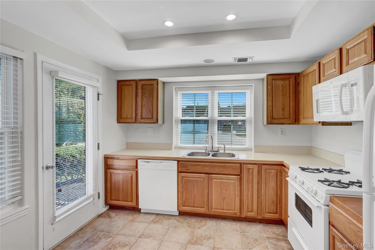 Interior, Kitchen, Recessed Lighting, Water
