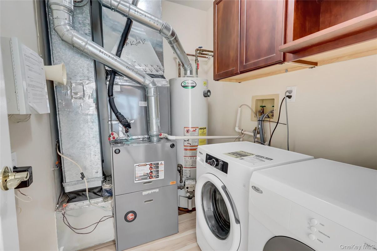 Interior, Washer, Wood Texture Flooring