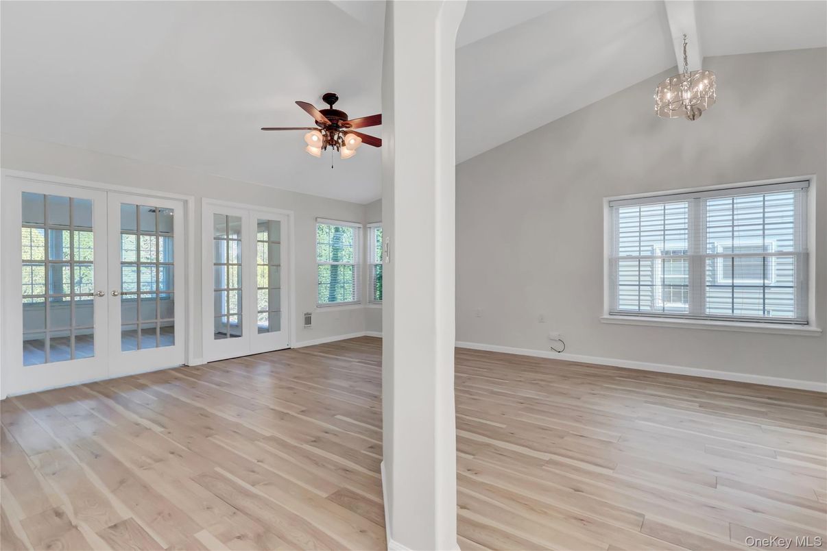 Empty room, Interior, Pendant Lights, Wood Texture Flooring