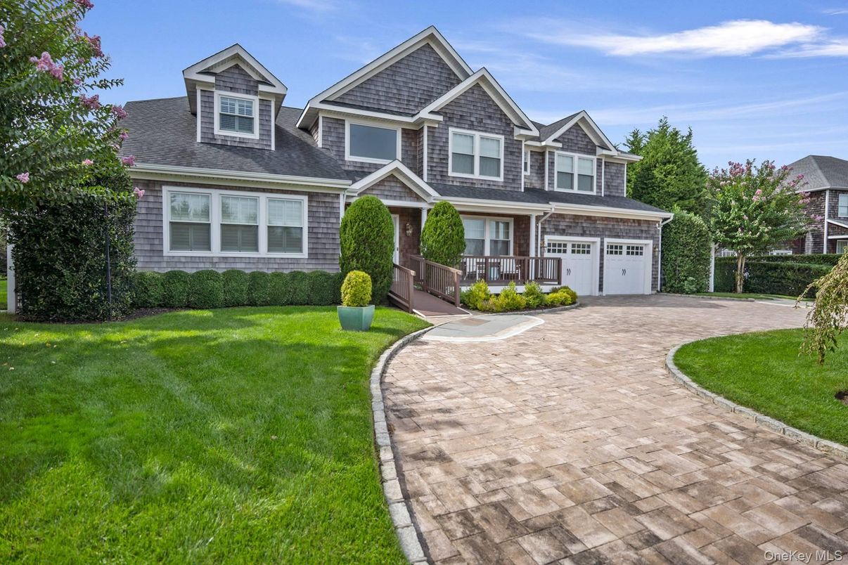 Attached, Exterior, Facade, Cape Cod