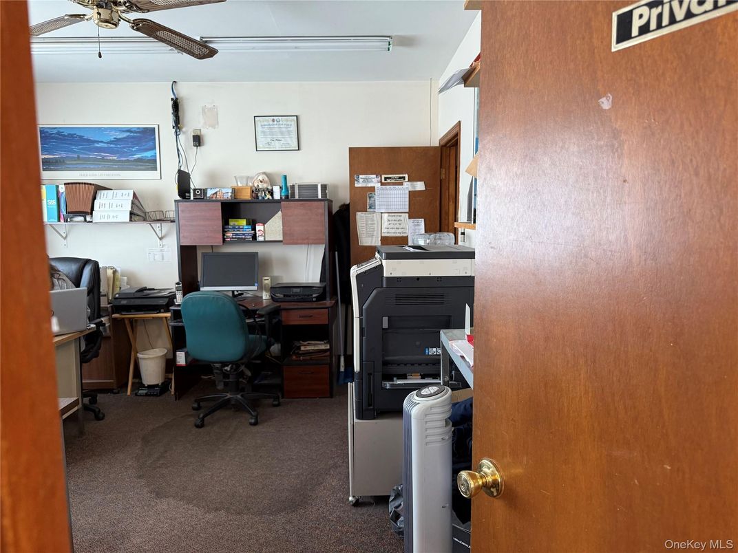 Home Office, Interior