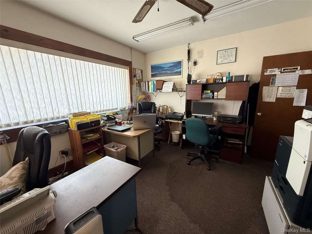 Home Office, Interior