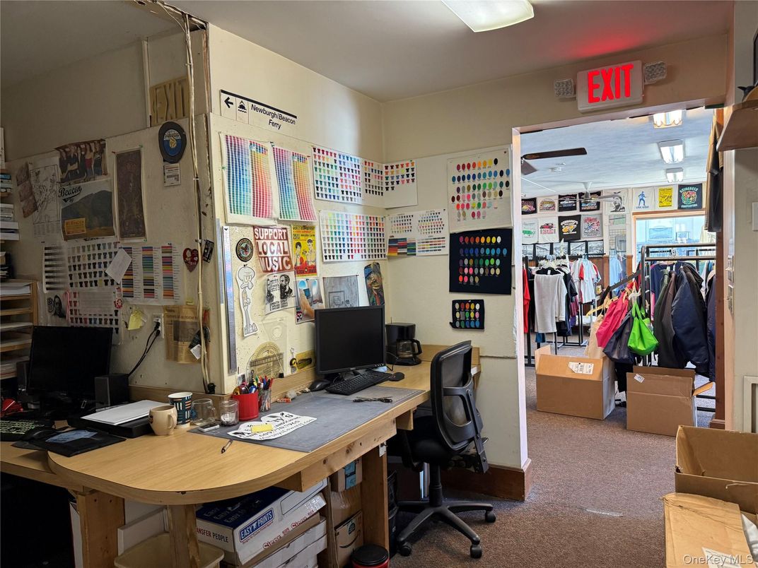 Home Office, Interior