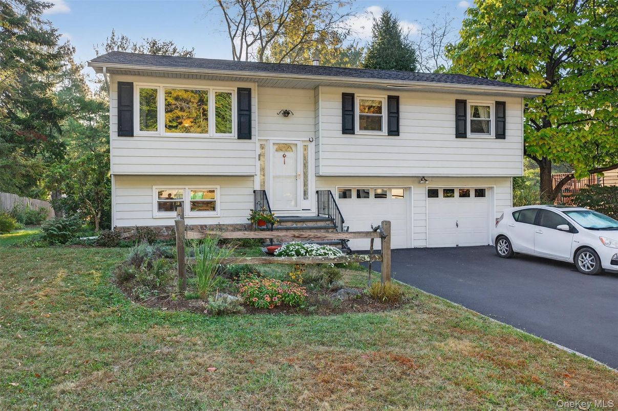 Attached, Exterior, Facade, Raised Ranch