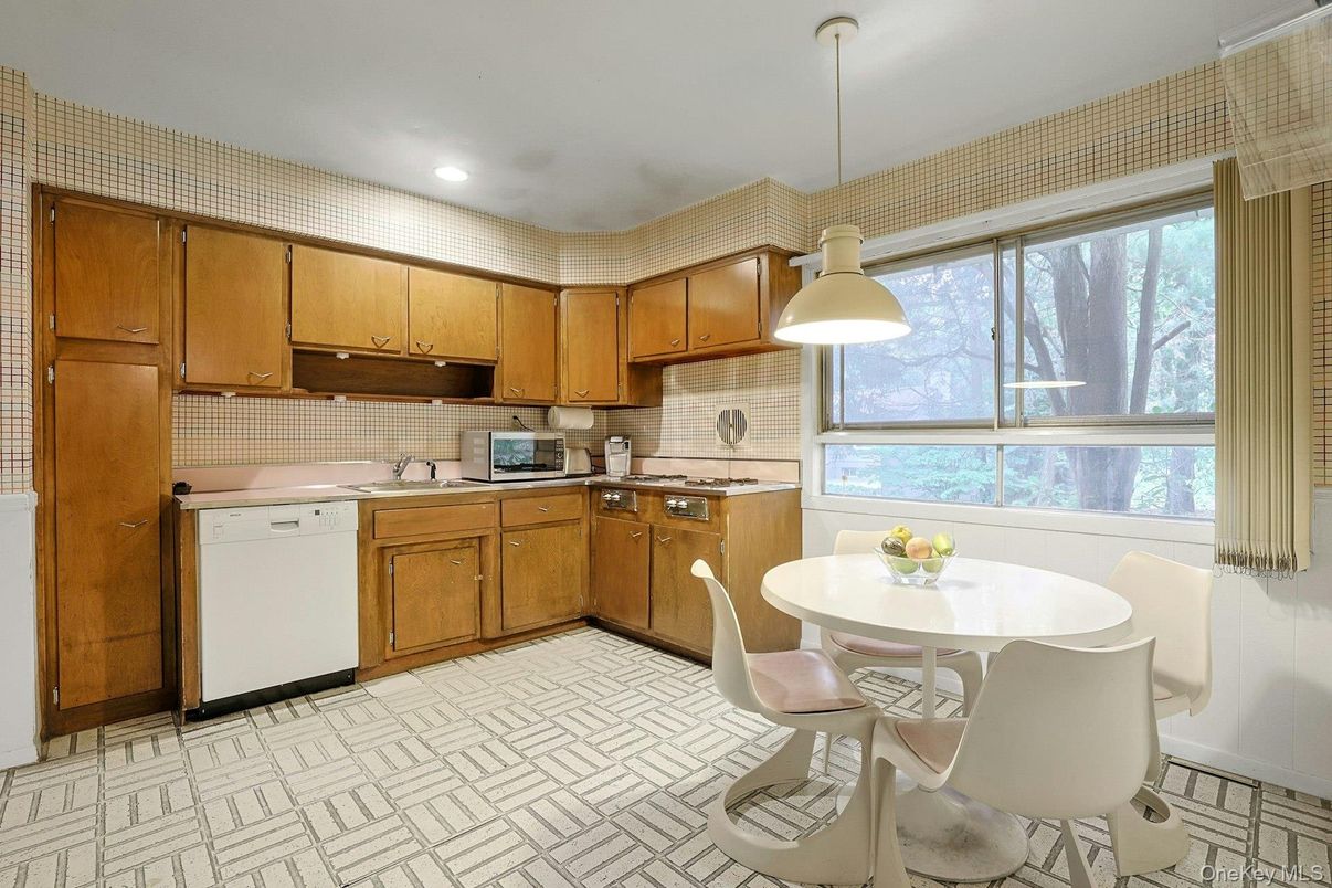 Dining room, Interior, Kitchen, Pendant Lights, Recessed Lighting