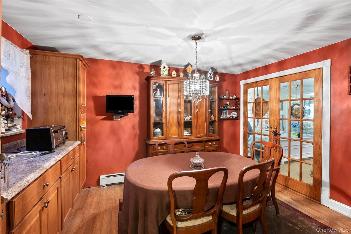 Chandelier, Dining room, Interior, Recessed Lighting, Wood Texture Flooring