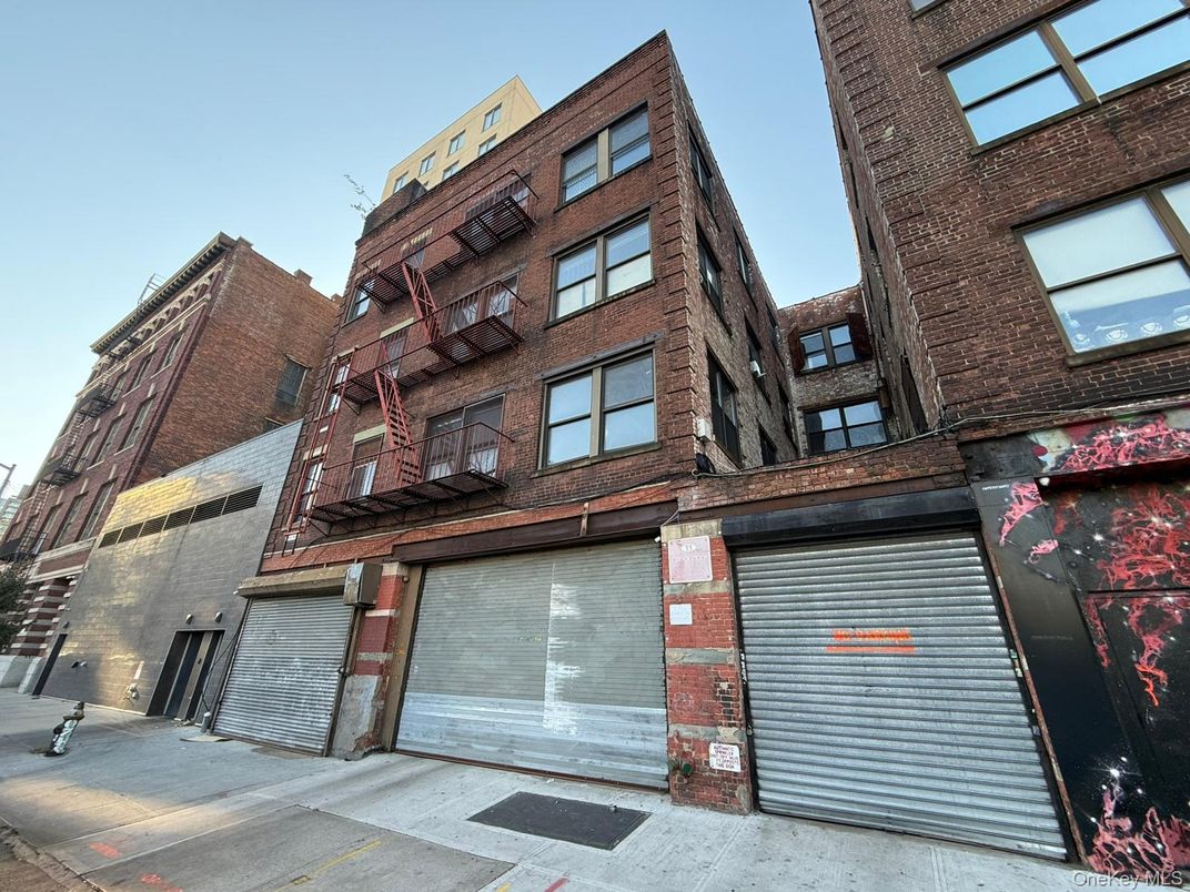 Exterior, Facade, Brick Facade, Rowhouse
