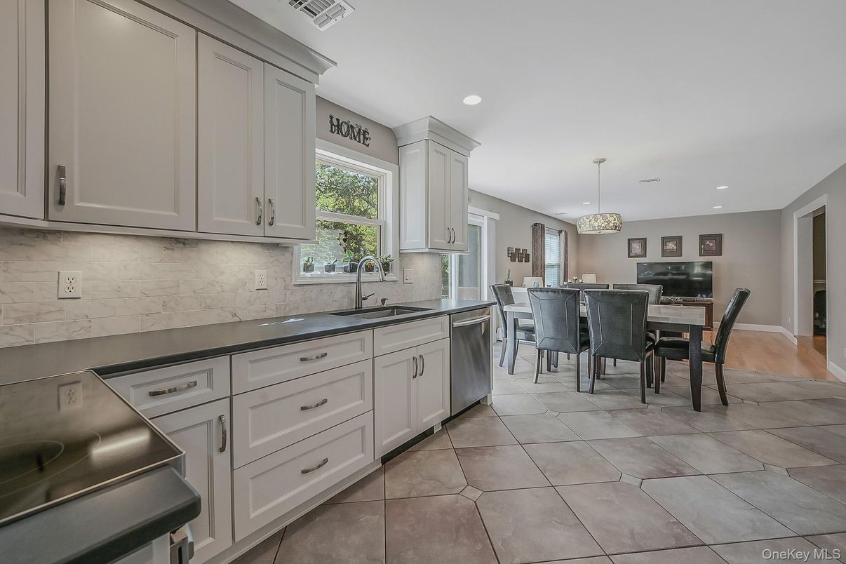 Chandelier, Dining room, Interior, Kitchen, Recessed Lighting