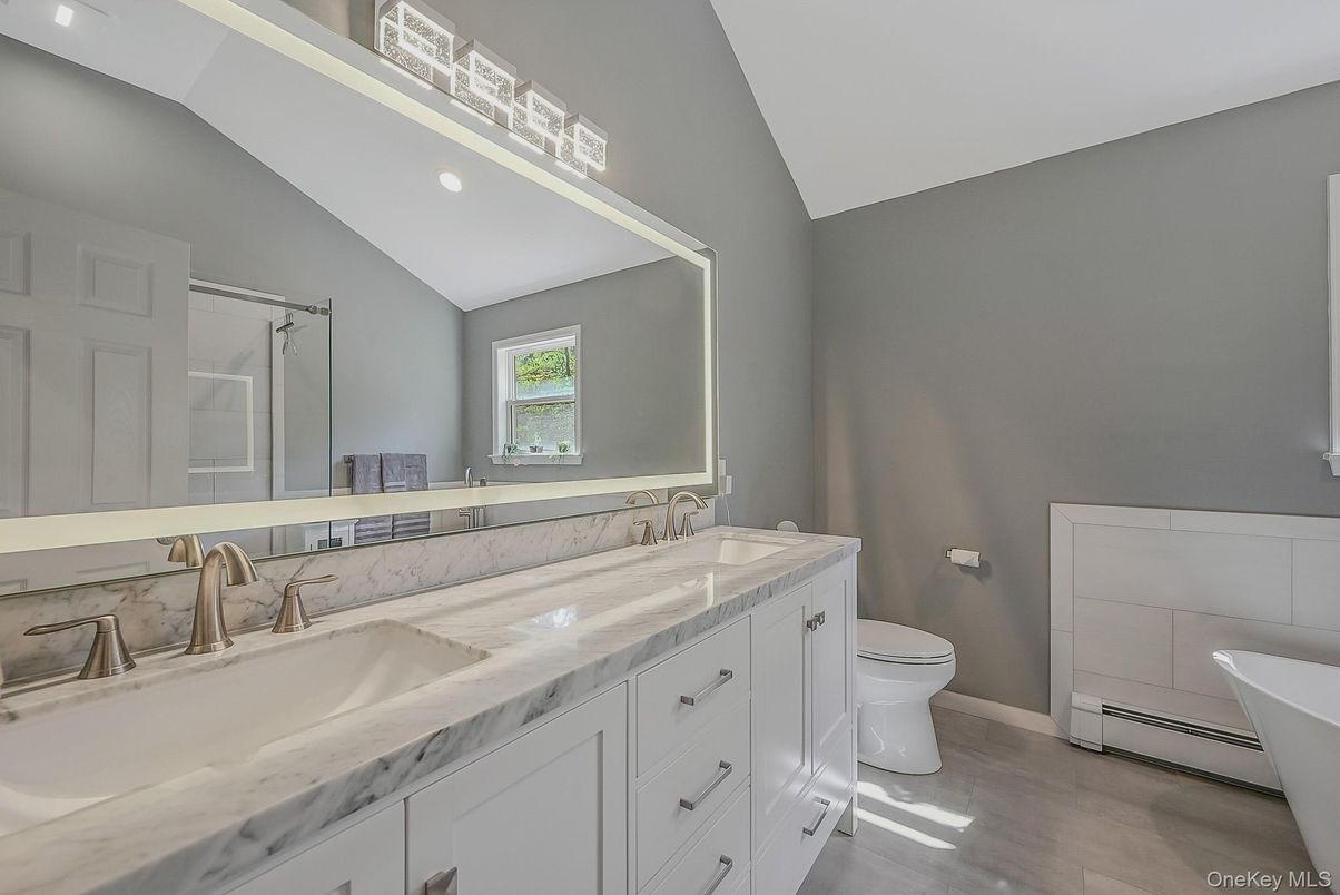 Bathroom, Dual Sink Vanities, Interior