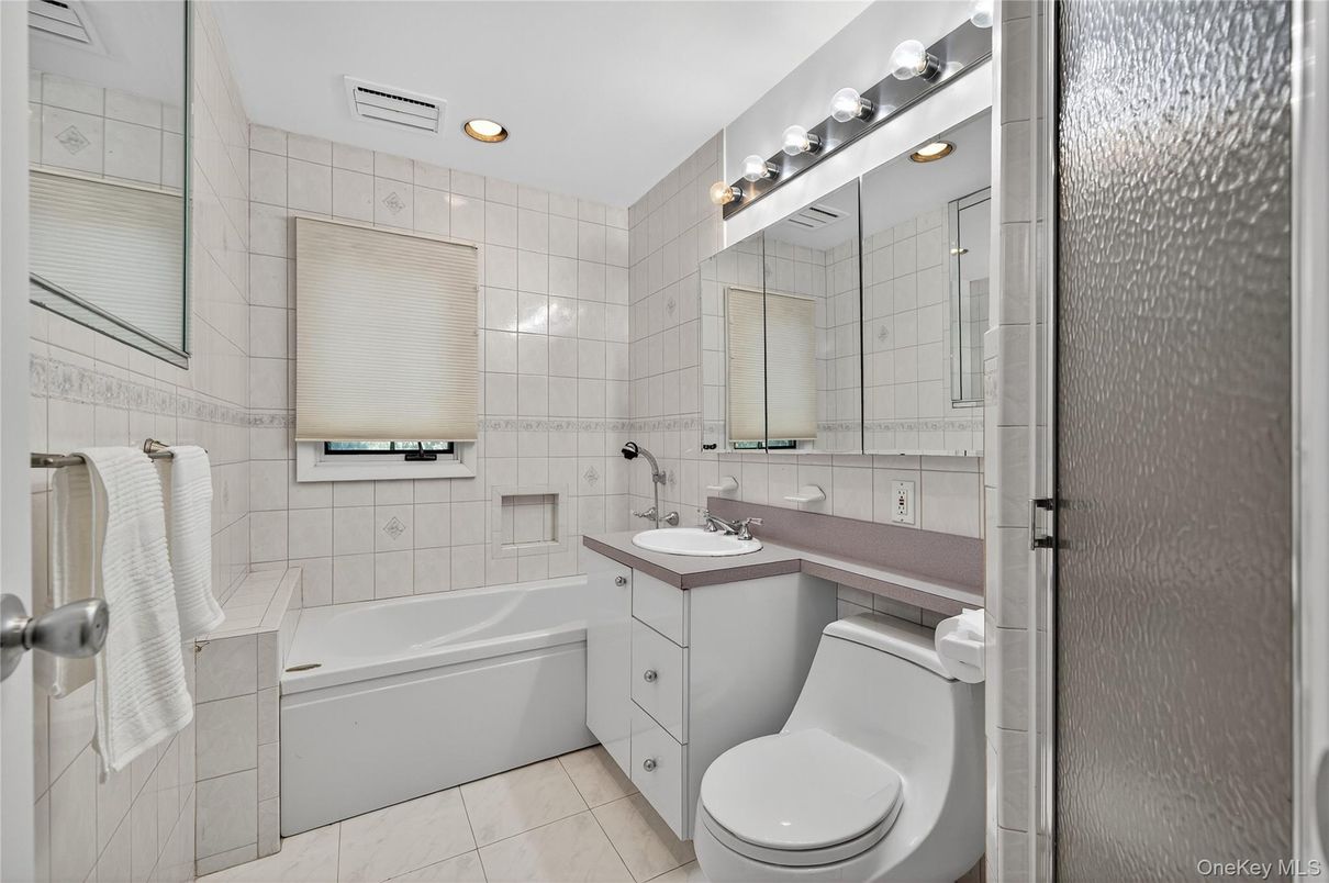 Bathroom, Interior, Recessed Lighting