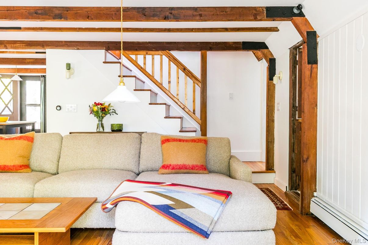 Interior, Living room, Pendant Lights, Wood Texture Flooring