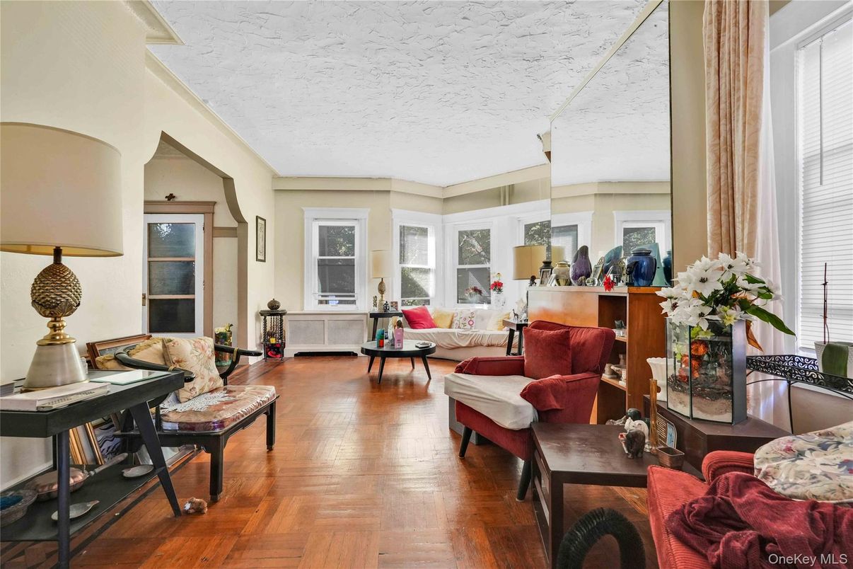 Interior, Living room, Pendant Lights, Wood Texture Flooring