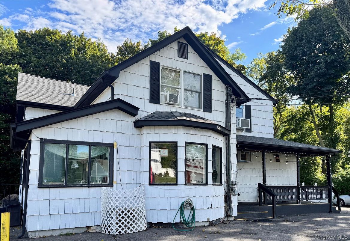 Exterior, Facade, Farmhouse