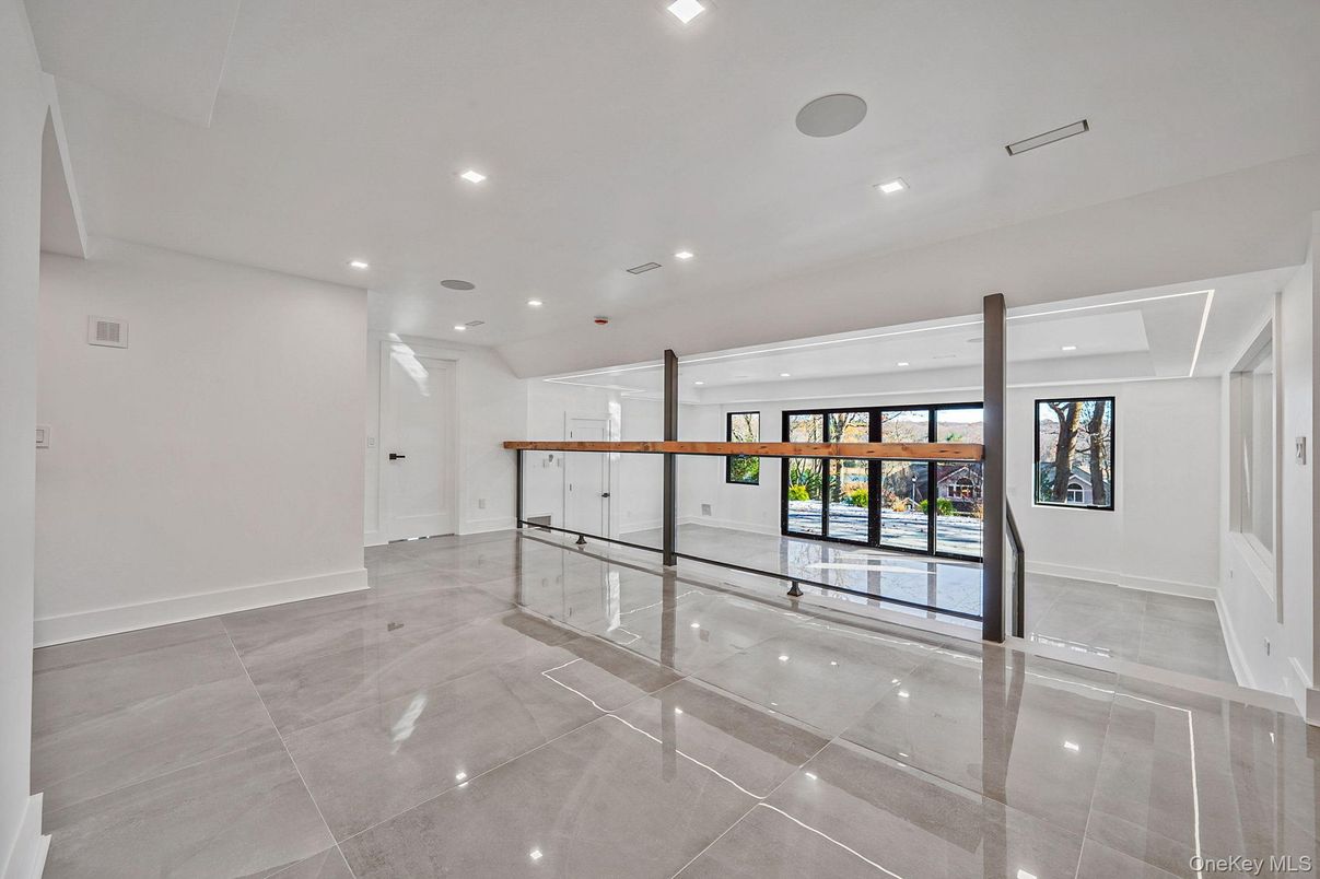 Empty room, Interior, Recessed Lighting