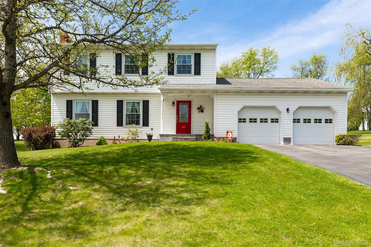 Attached, Exterior, Facade, Farmhouse