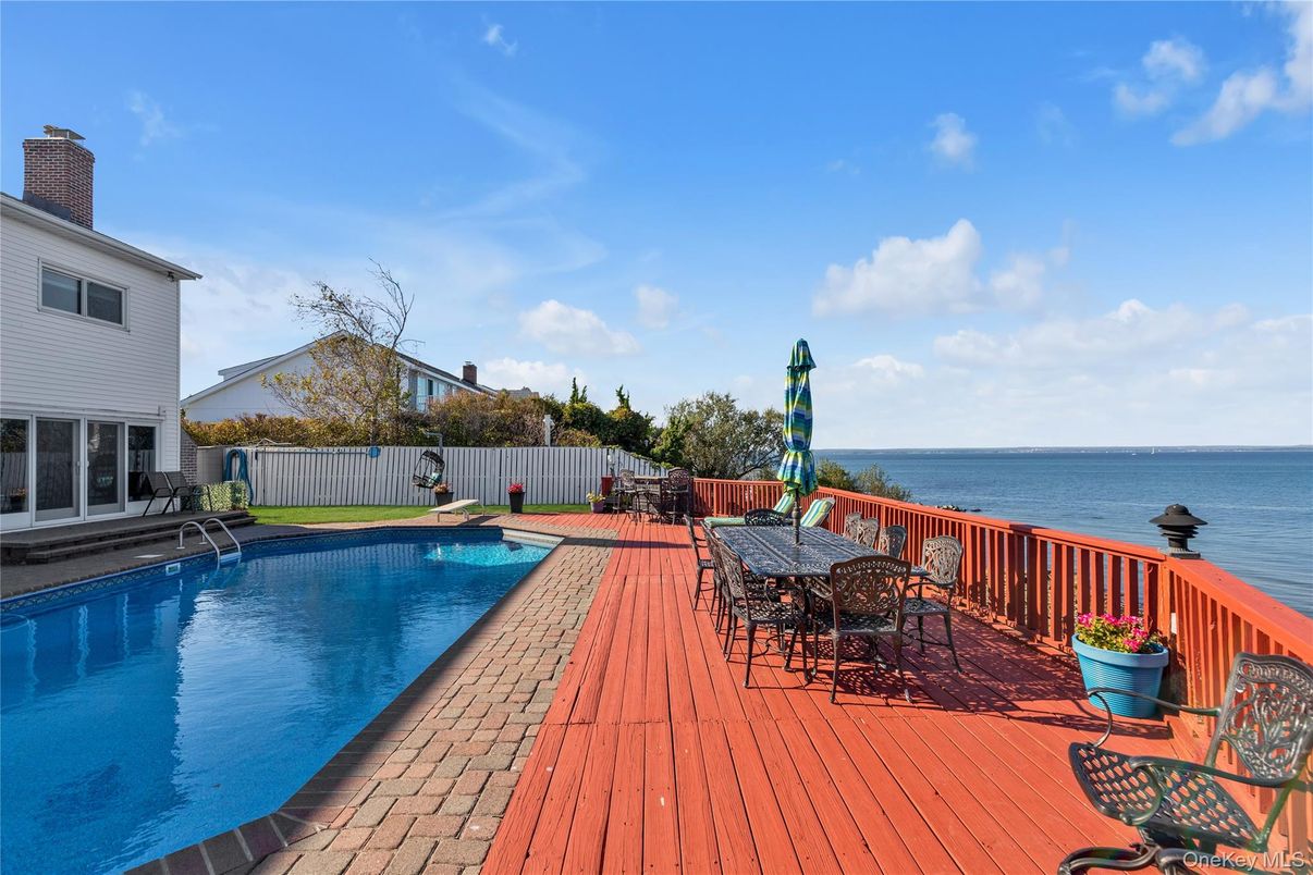 Exterior, Pool, Water