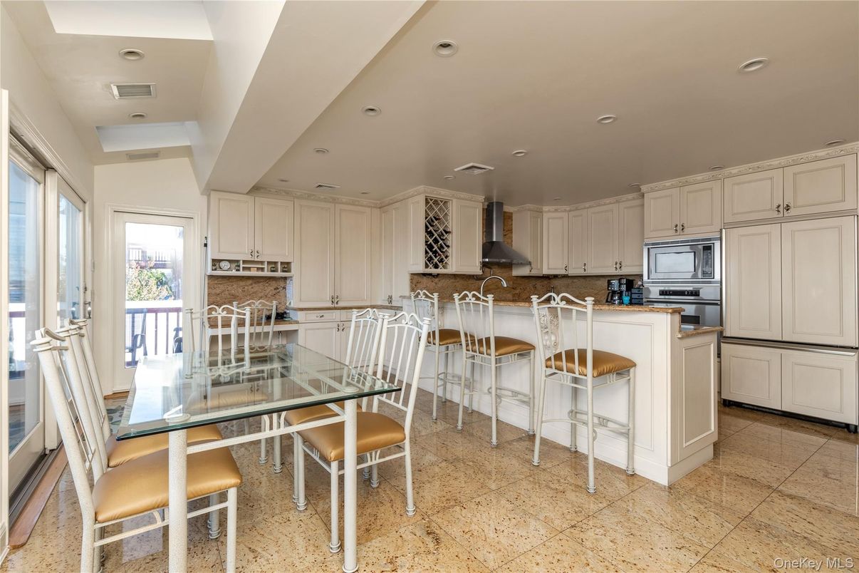 Dining room, Interior, Kitchen, Recessed Lighting