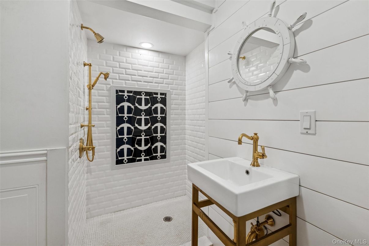 Bathroom, Interior, Recessed Lighting