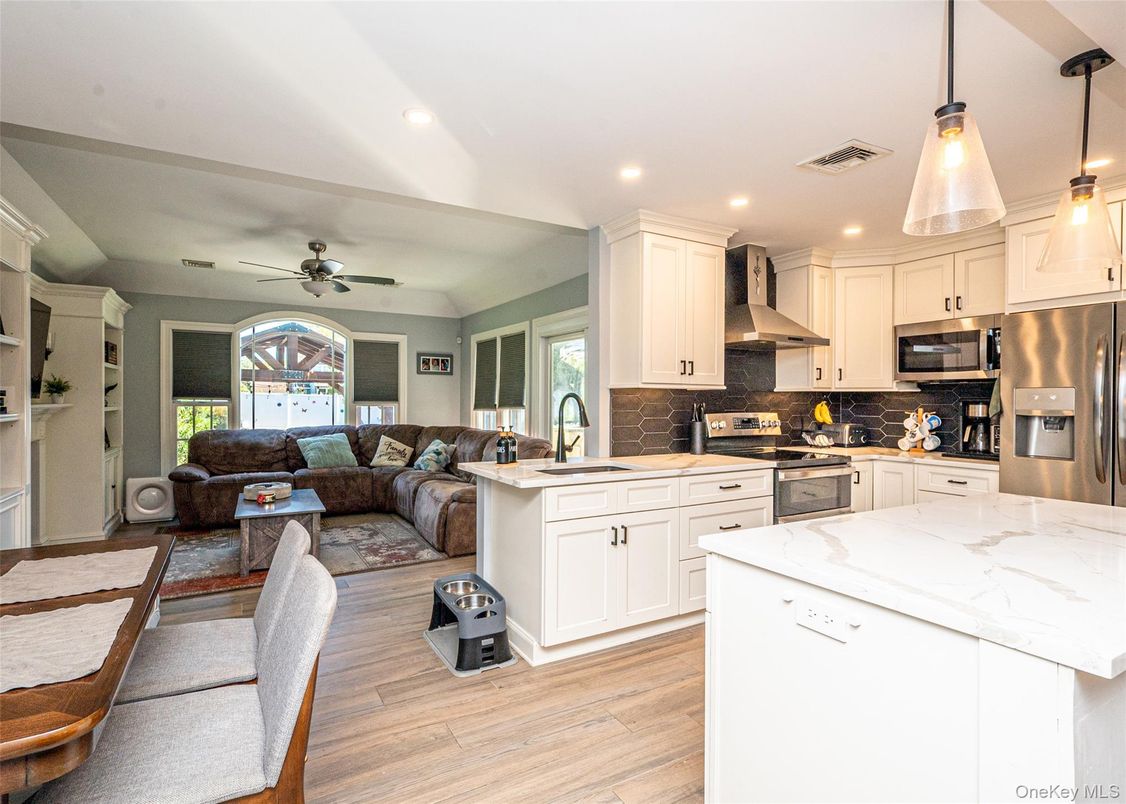 Interior, Kitchen, Living room, Pendant Lights, Recessed Lighting, Stainless Steel Appliances, Wood Texture Flooring