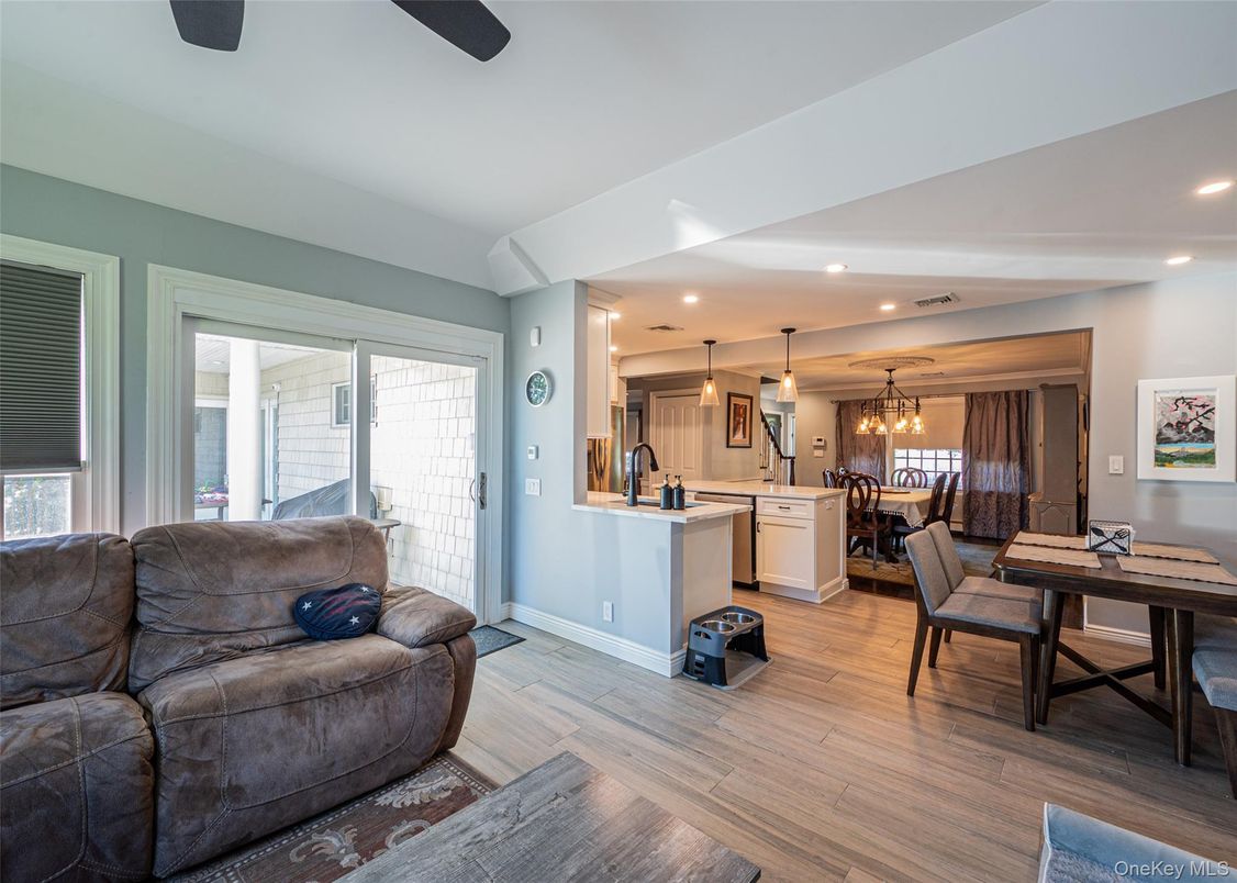 Dining room, Interior, Kitchen, Pendant Lights, Recessed Lighting, Wood Texture Flooring