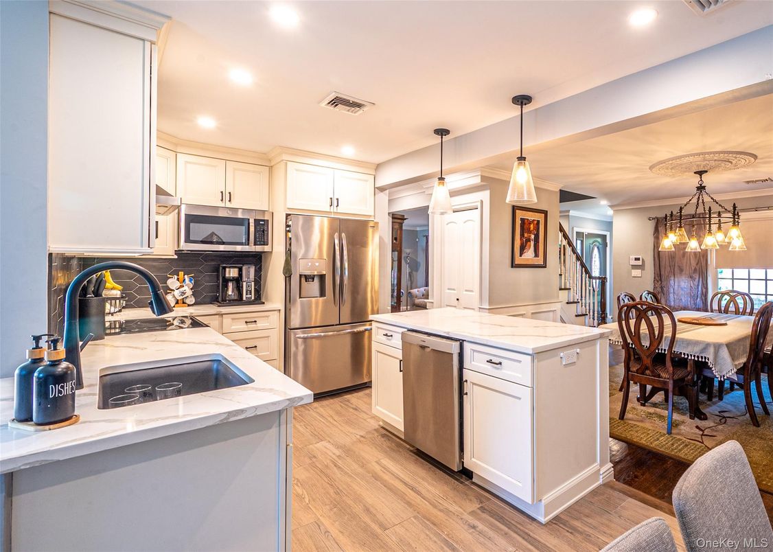 Dining room, Interior, Kitchen, Pendant Lights, Recessed Lighting, Stainless Steel Appliances, Wood Texture Flooring