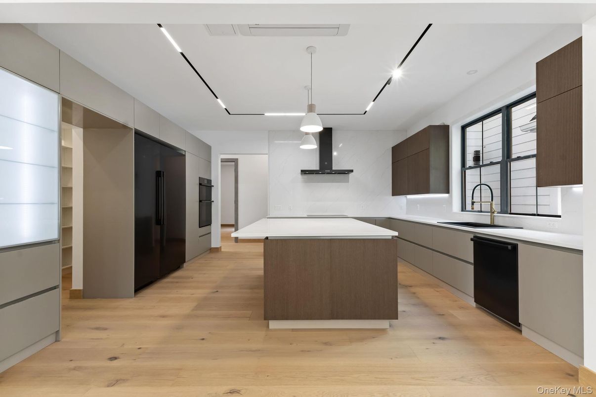 Interior, Kitchen, Pendant Lights, Recessed Lighting, Wood Texture Flooring