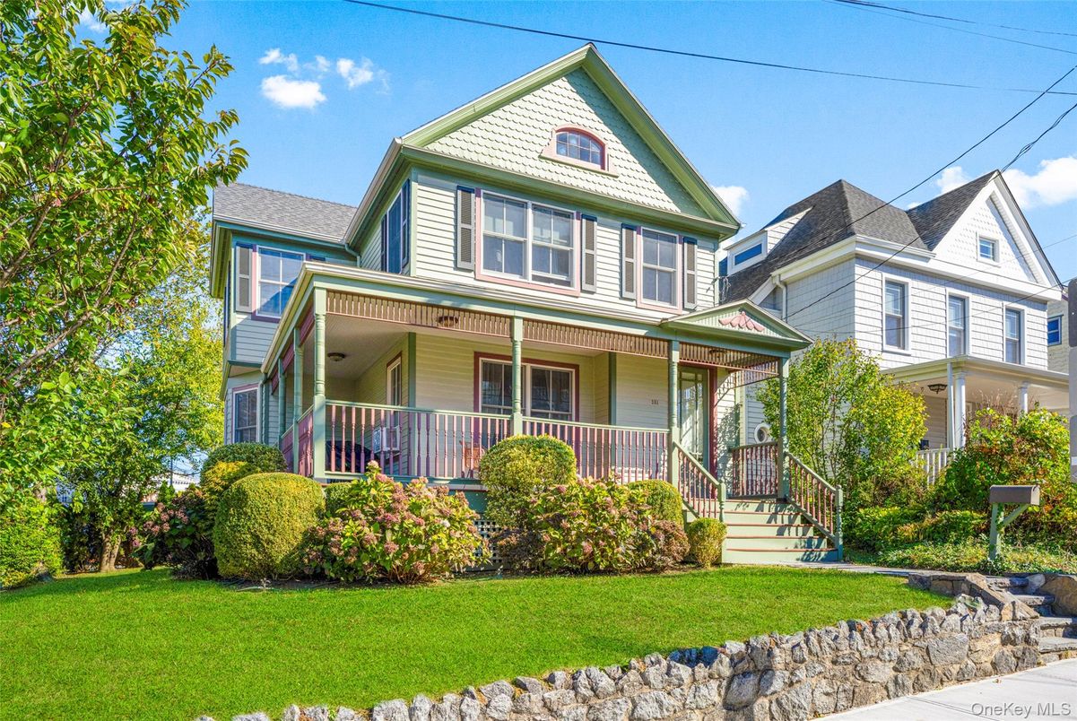 Exterior, Facade, Queen Anne Victorian