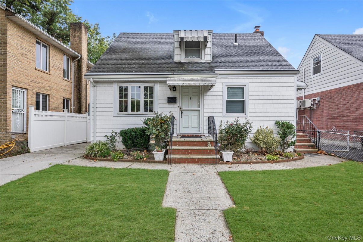 Exterior, Facade, Cape Cod