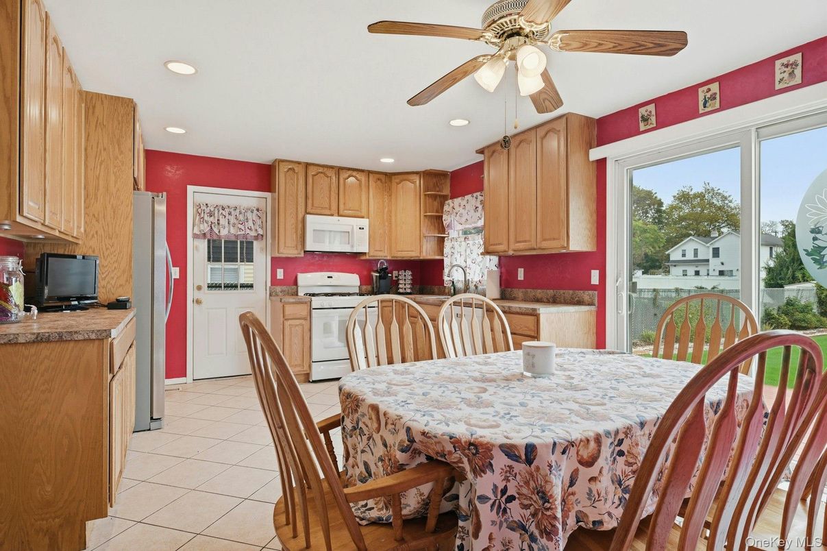 Dining room, Interior, Kitchen, Recessed Lighting