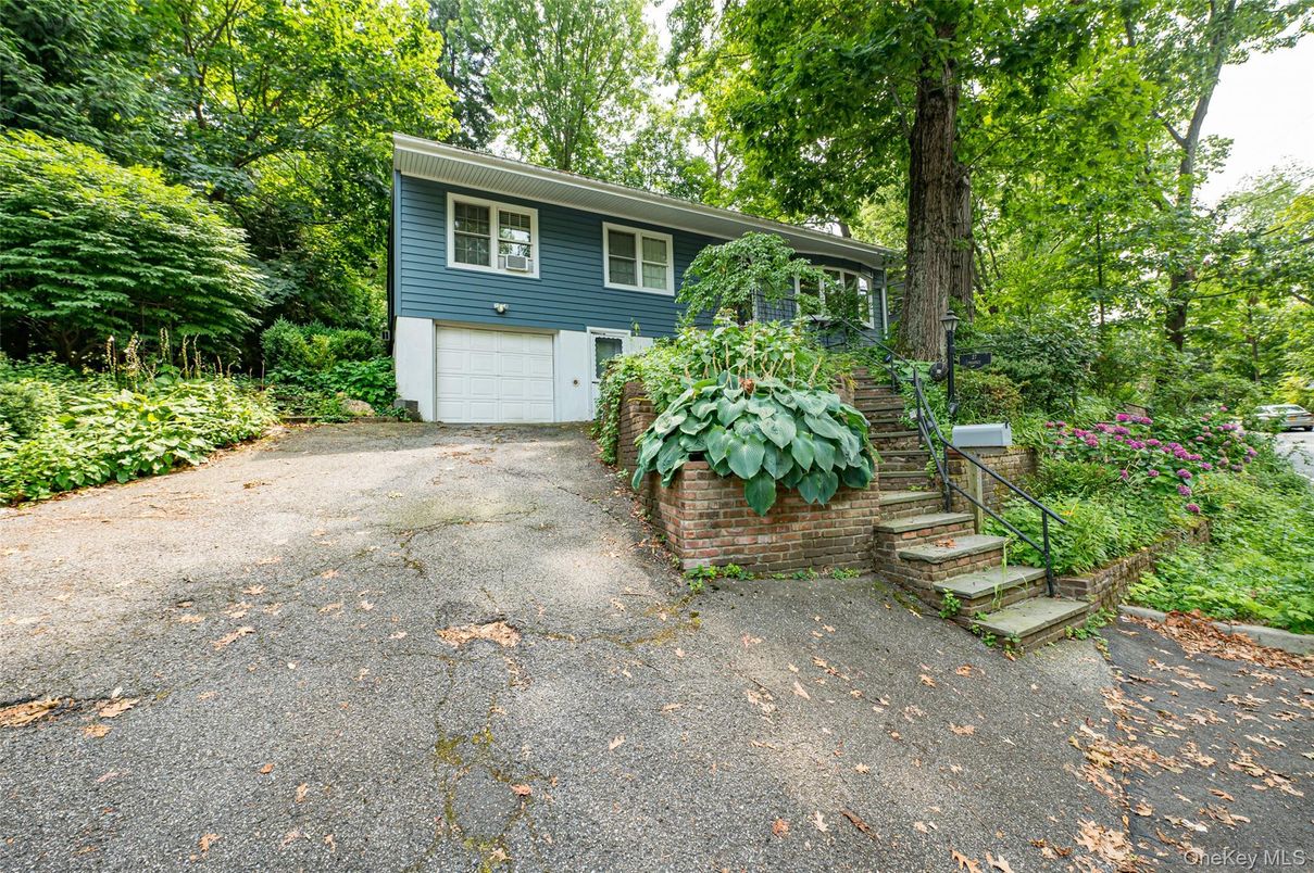 Attached, Exterior, Facade, Raised Ranch