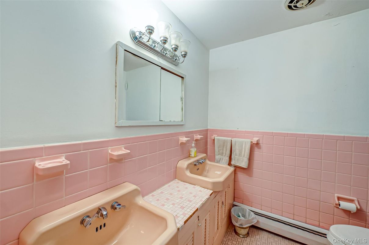 Bathroom, Interior, Tile Countertops