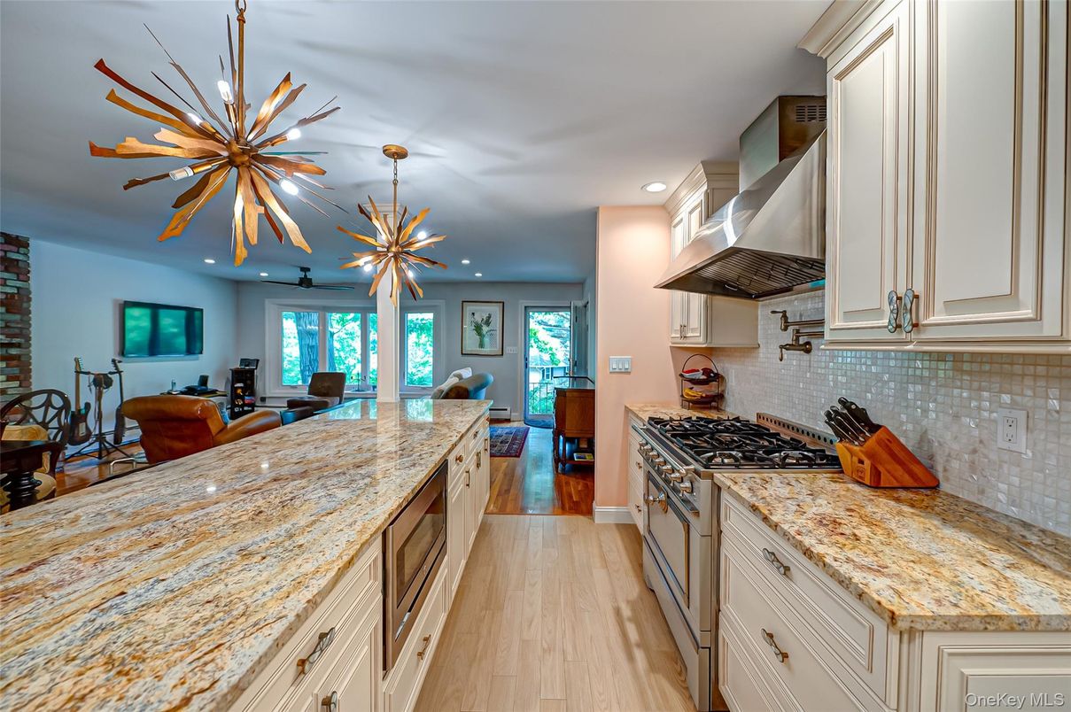 Dining room, Interior, Kitchen, Pendant Lights, Recessed Lighting, Stainless Steel Appliances, Wood Texture Flooring