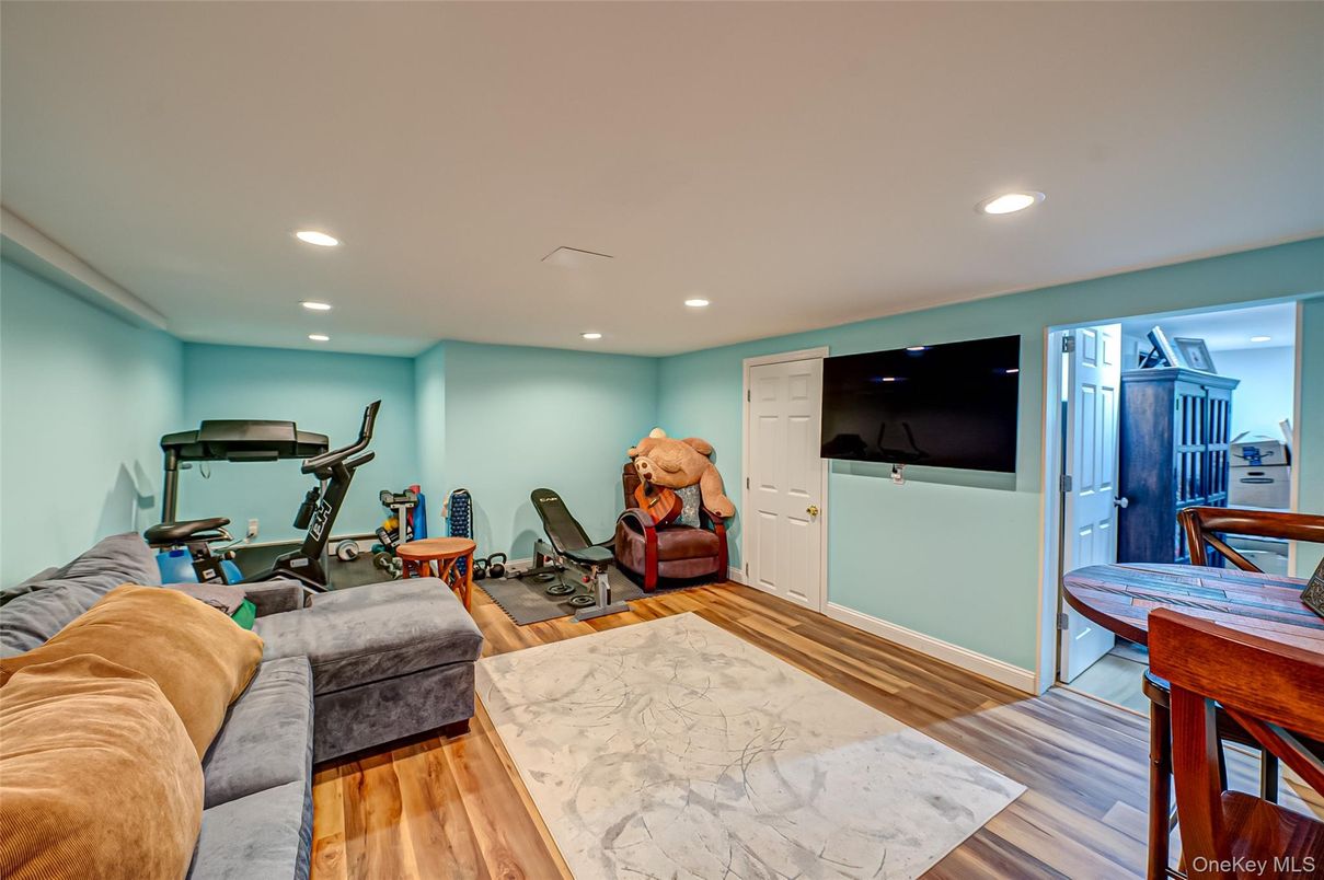 Fitness Equipment, Interior, Recessed Lighting, Wood Texture Flooring