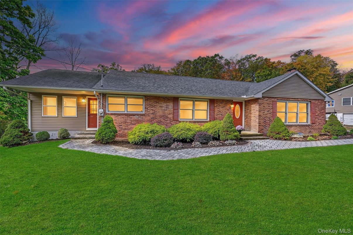 Exterior, Facade, Brick Facade, Ranch