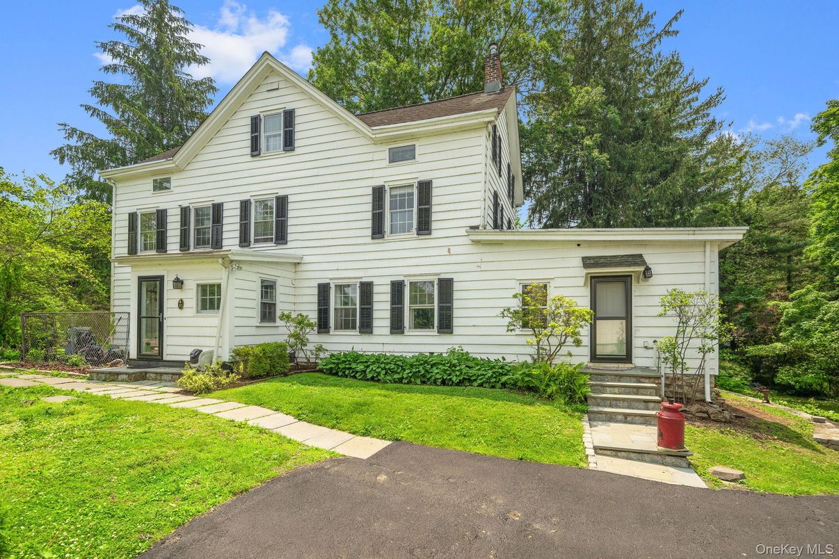 Exterior, Facade, Farmhouse