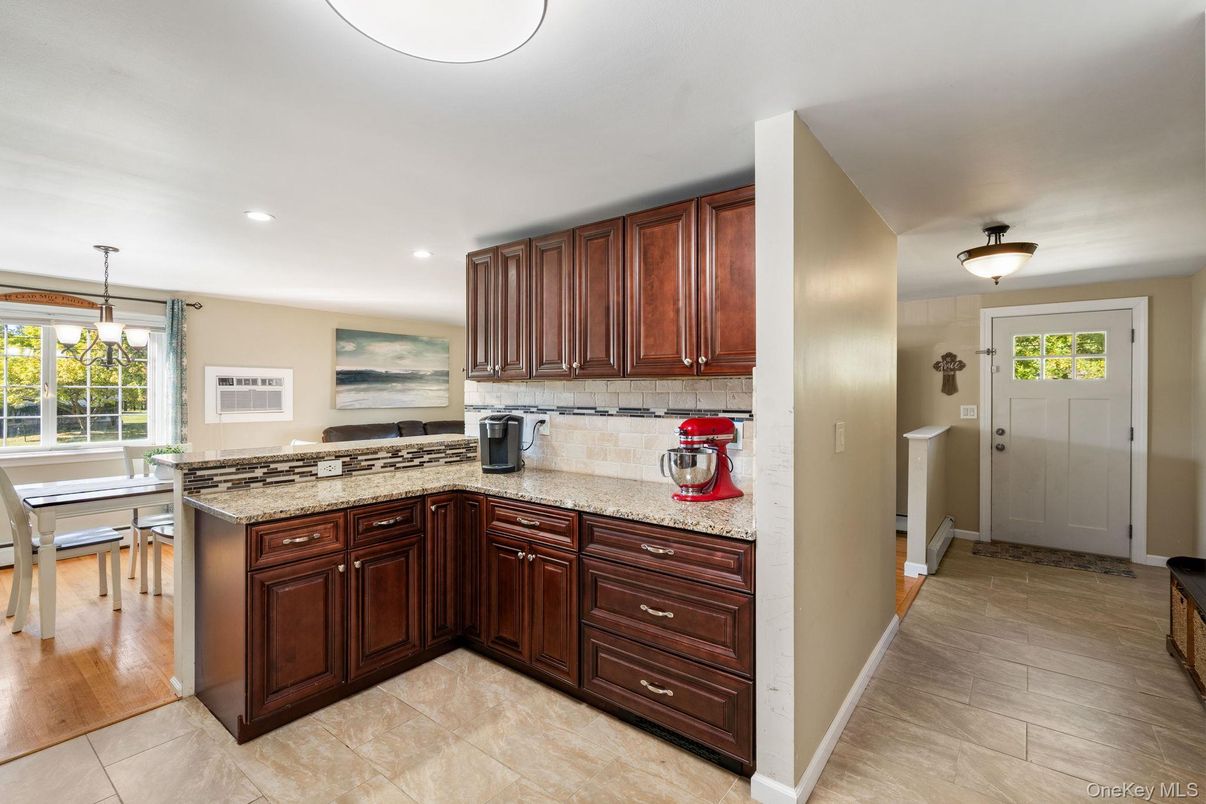 Dining room, Interior, Kitchen, Pendant Lights, Recessed Lighting, Wood Texture Flooring