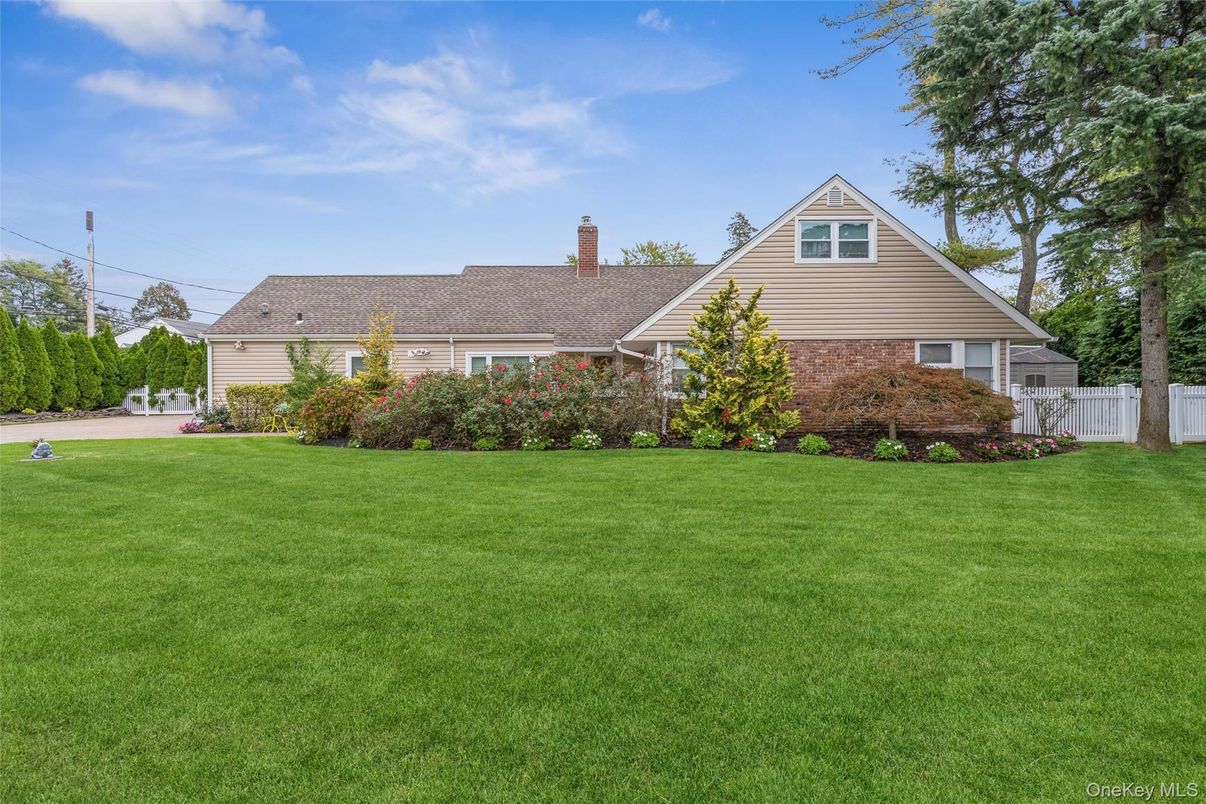Backyard, Exterior, Facade, Brick Facade, Cape Cod