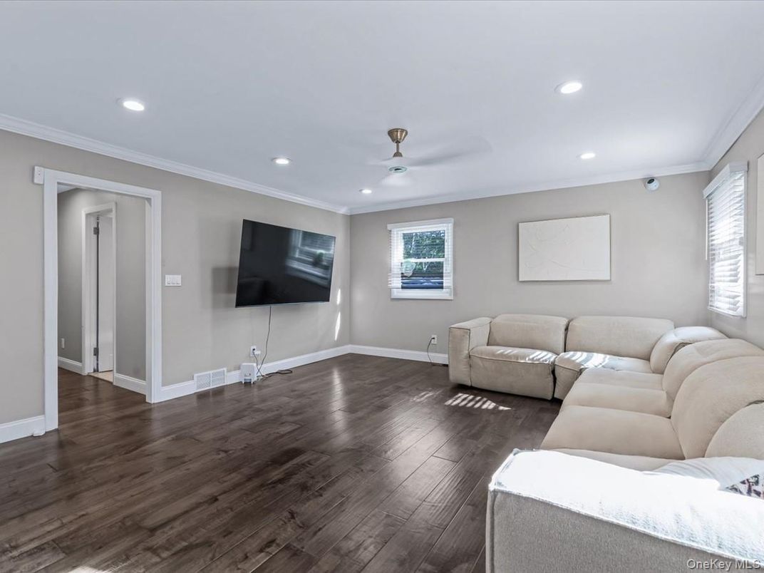 Interior, Living room, Recessed Lighting, Wood Texture Flooring